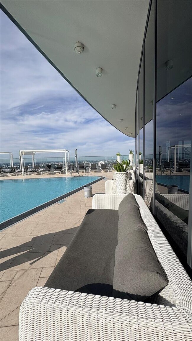 Building Photo - 1000 Brickell Plaza