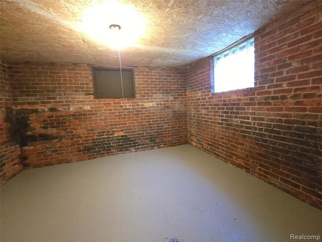 Building Photo - 26850 Seven Mile W