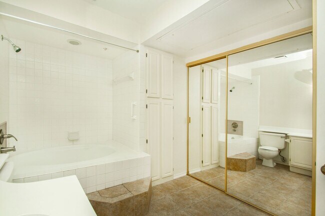 Building Photo - 4242 N Capistrano Dr
