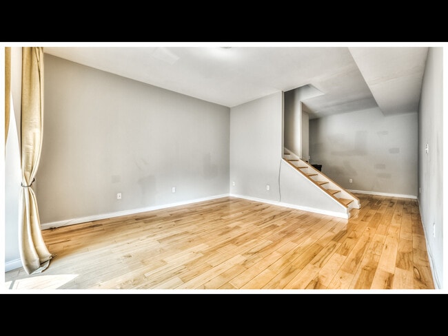 Building Photo - 148 E Clement St