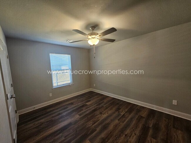 Building Photo - 2903 Tulip Dr