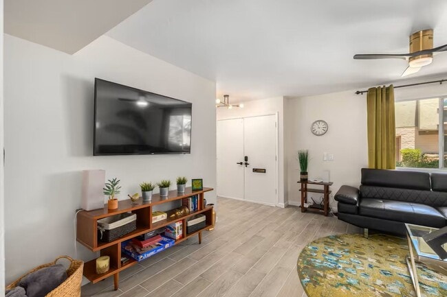 Building Photo - Heart of Old Town Scottsdale 2 bedroom 2.5 bathroom!