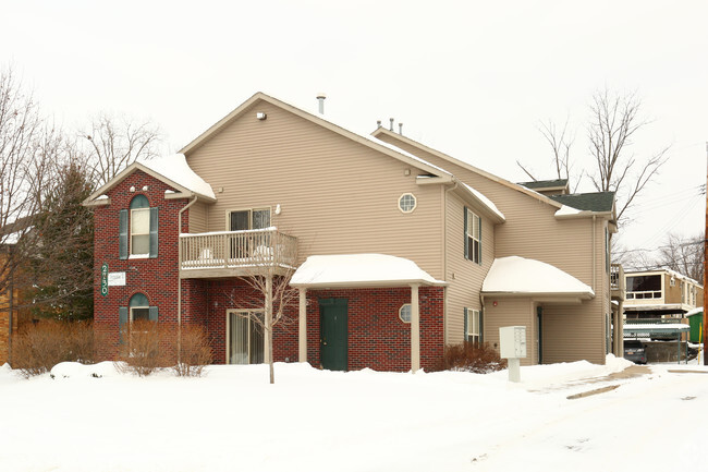 Primary Photo - Senate Place Apartments
