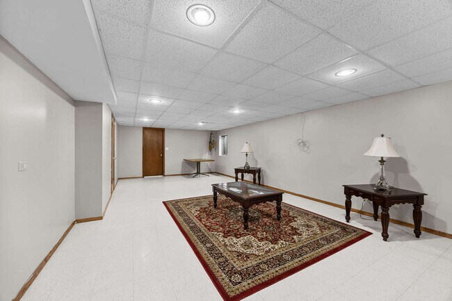 Building Photo - 190 Amherst Dr