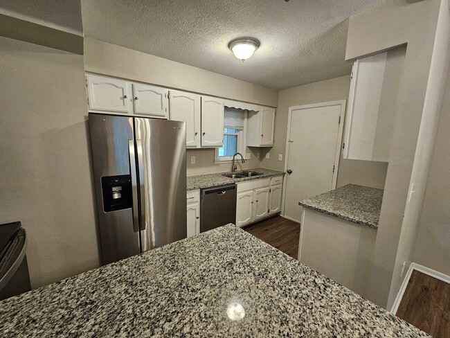 Building Photo - 4149 Clarendon St