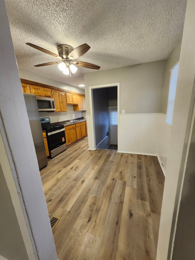 Building Photo - 38 1st St