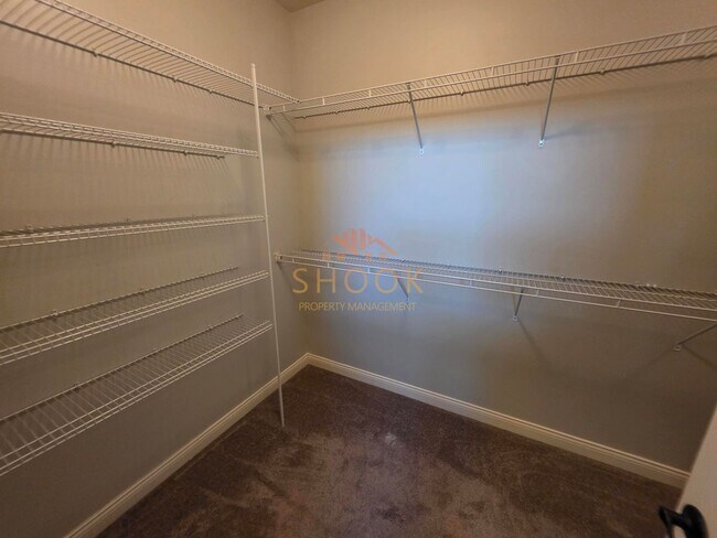 Building Photo - Luxury Home off of Coyote Crossing Golf Cl...