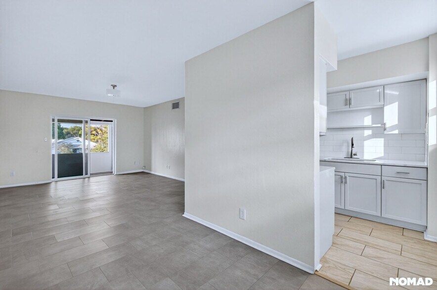 Building Photo - 3150 Pinellas Point Dr S