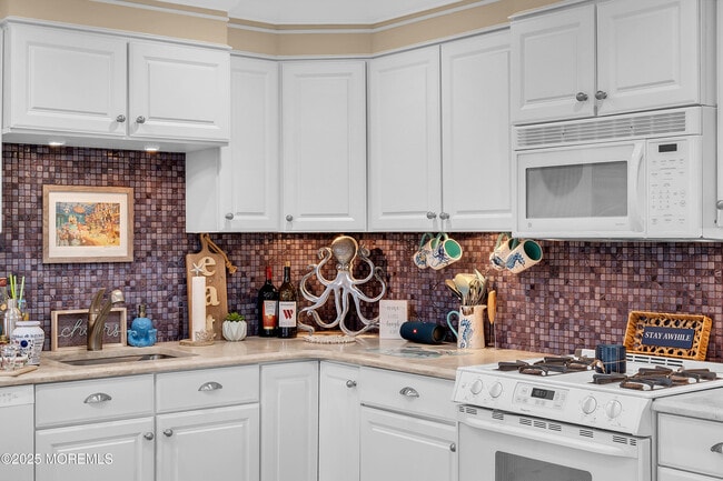 Building Photo - 336 E Lacey Rd