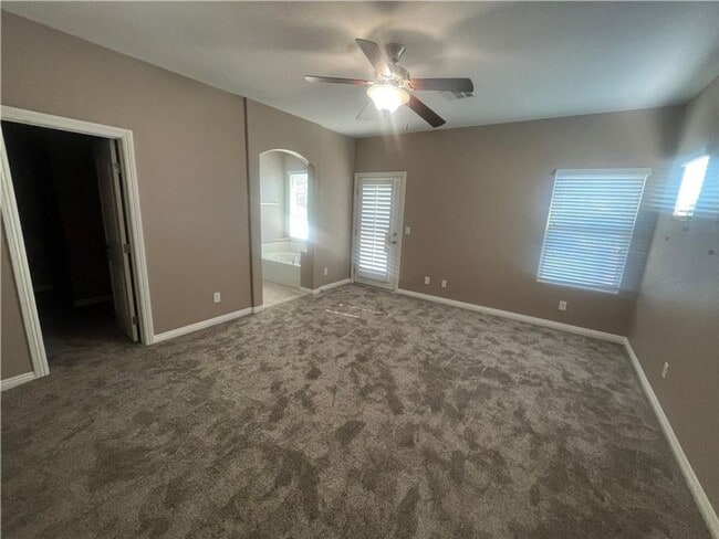 Building Photo - Move in Ready 2 Story 3 bedroom home SW