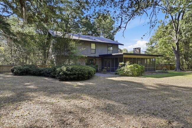 Building Photo - 4 Bedroom, 3 Bath House on 1 Acre in Fox Grove
