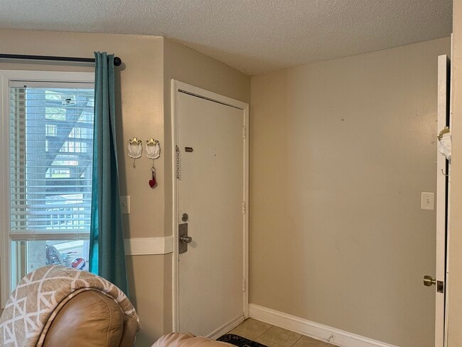 Building Photo - 2000 Greens Blvd