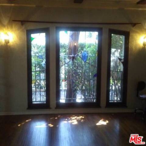 Building Photo - 329 N Heliotrope Dr