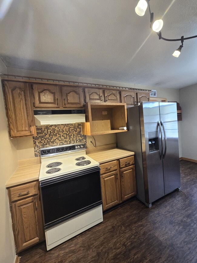 Building Photo - 902 N Colorado St