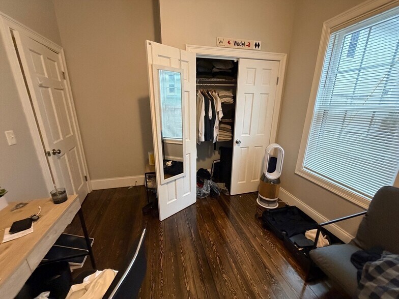 Building Photo - 804 Parker St