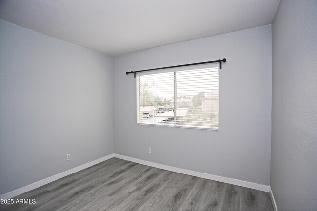 Building Photo - 1825 W Ray Rd