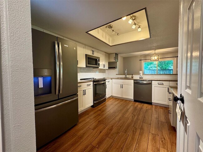 Building Photo - 5005 Georgi Ln