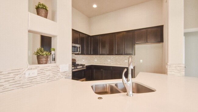 Building Photo - 613 Palmilla St