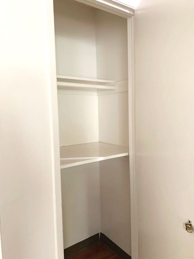 Building Photo - Charming 2-Story 2-Bedroom, 1-Bath Unit in...
