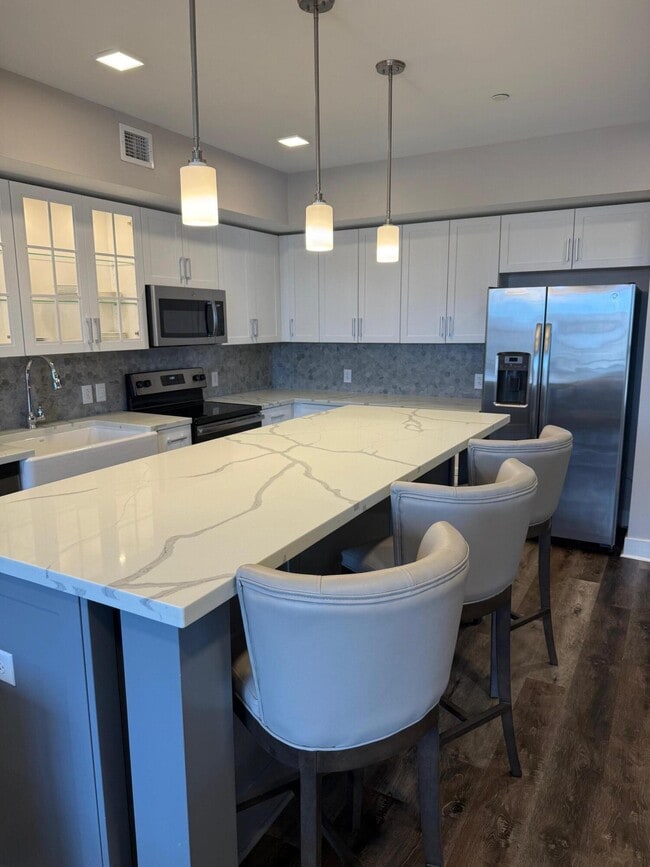 Building Photo - 480 N Main St