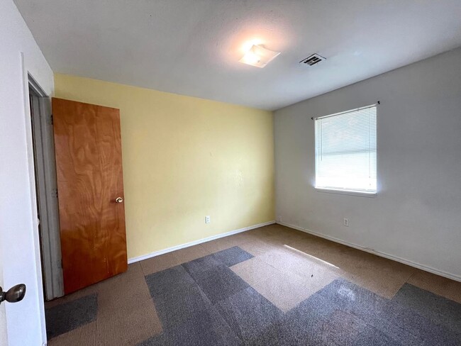 Building Photo - 310 S B St