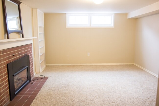 Building Photo - Beautiful Home Near Franklin Park
