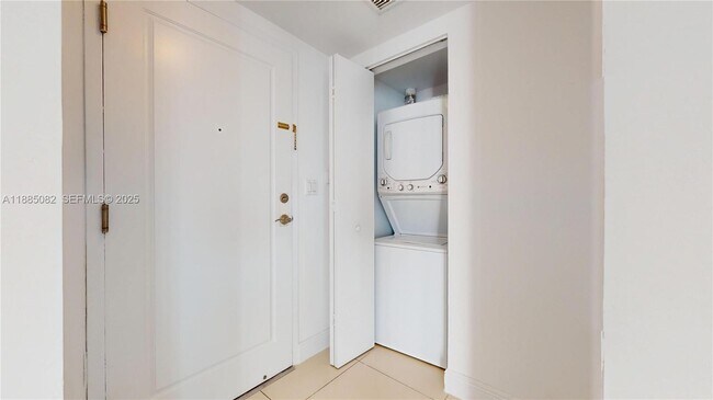 Building Photo - 1871 NW S River Dr