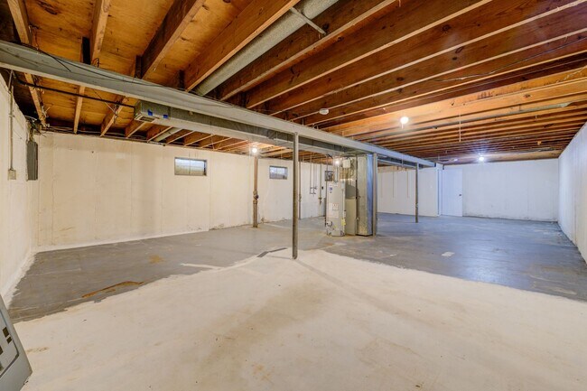 Building Photo - Beautiful renovated three bedroom house