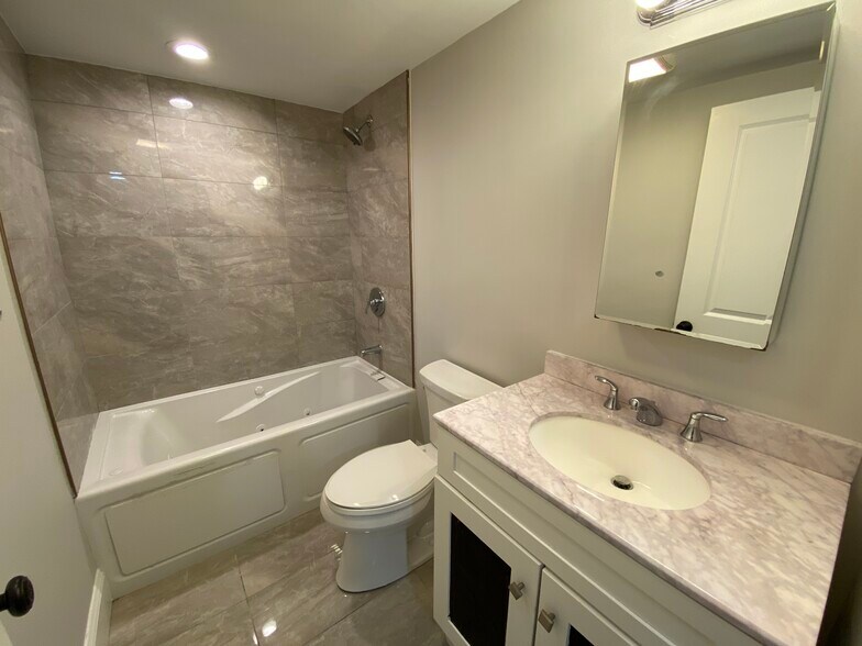 Building Photo - 27 Lamartine St