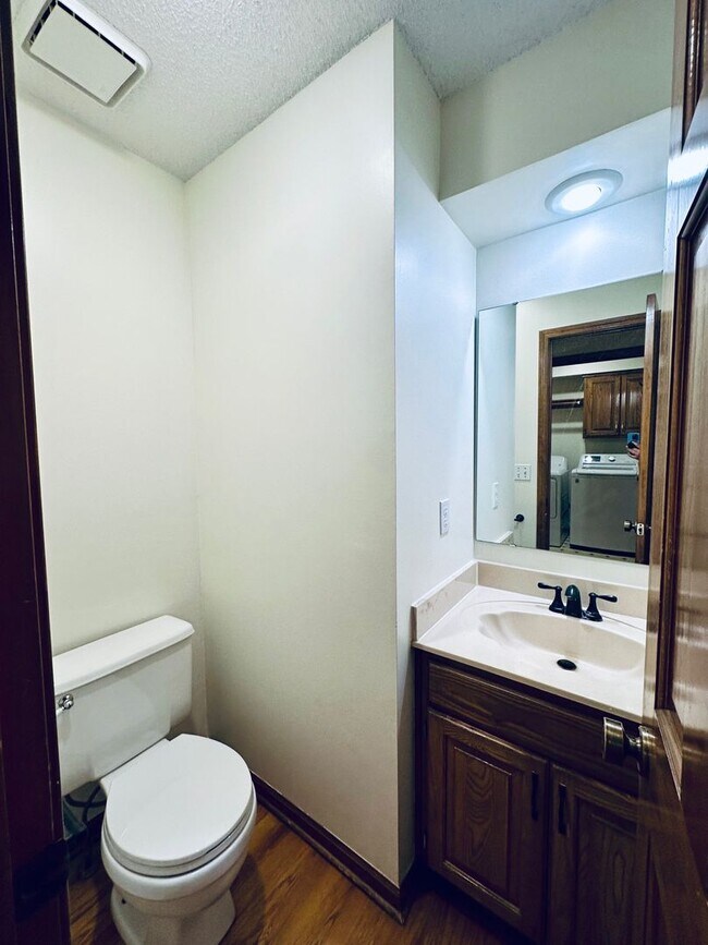 Building Photo - {15031} Charming Two Story Home + Huge, Fenced Yard + Cul de Sac
