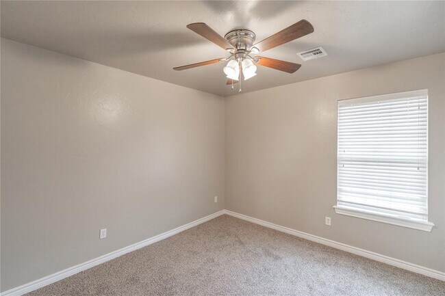 Building Photo - 8016 Breezewood Dr