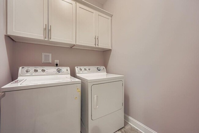 Building Photo - 2342 Willington Shoals Pl