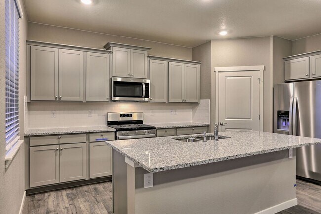 Building Photo - 4 Bedroom home in Windsor