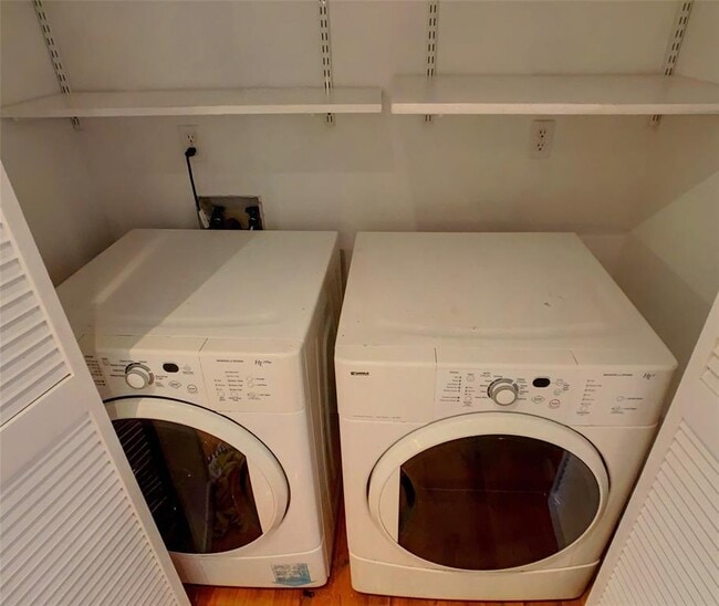 Building Photo - 5010 Shoalwood Ave