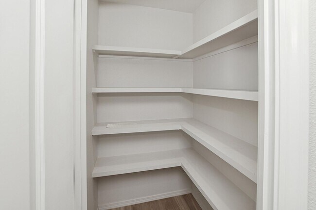 Building Photo - 8910 Oakleaf Ct