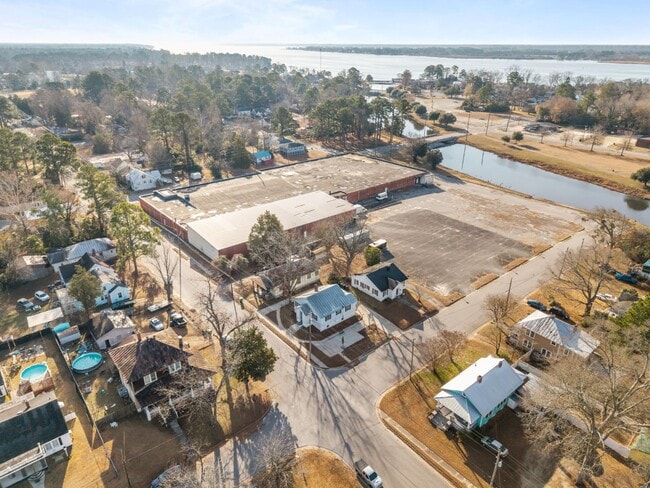 Building Photo - 503 E 5th St