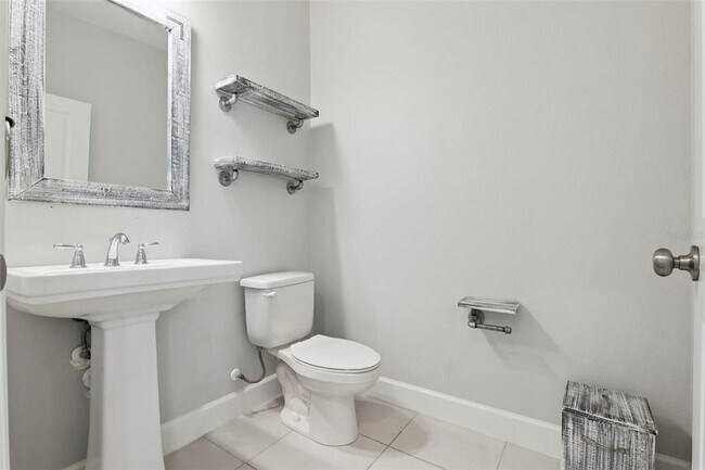 Building Photo - 1085 Lakeside Estates Dr