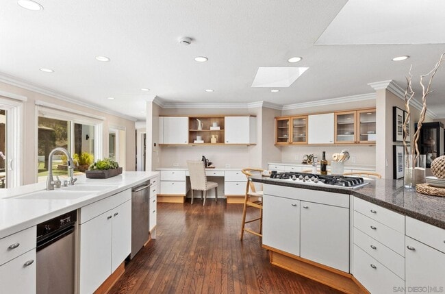 Building Photo - Spacious 4-Bedroom Home with Pool, Panoramic Views, and Solar on 1.5 Acres