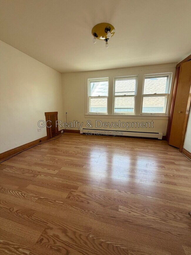 Building Photo - 837 Thomas Ave