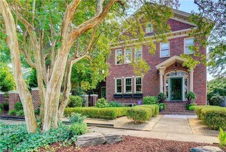 Building Photo - LARCHMONT