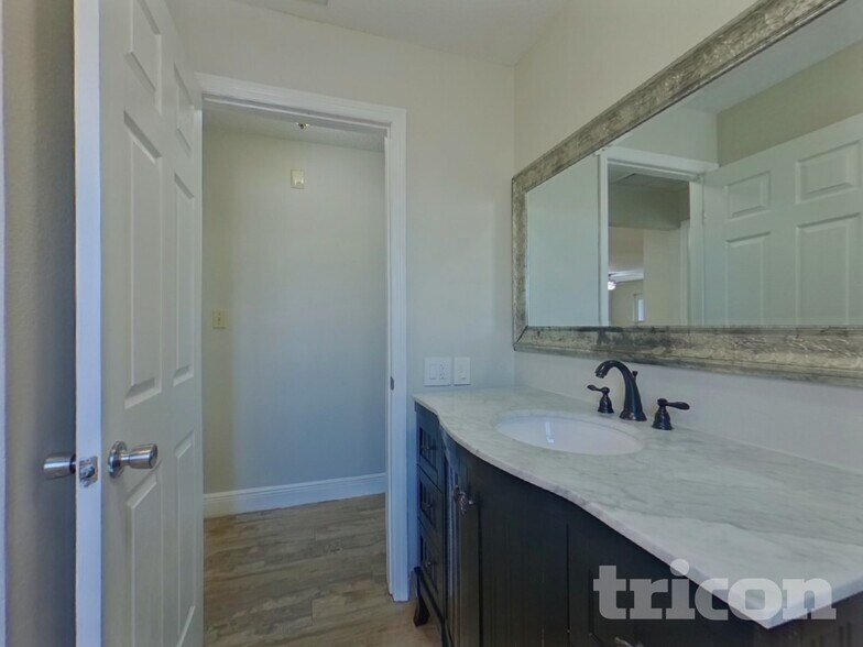 Building Photo - 2247 Blue Tern Dr