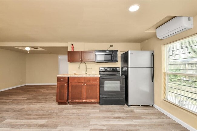 Building Photo - 5714 Doulton Dr