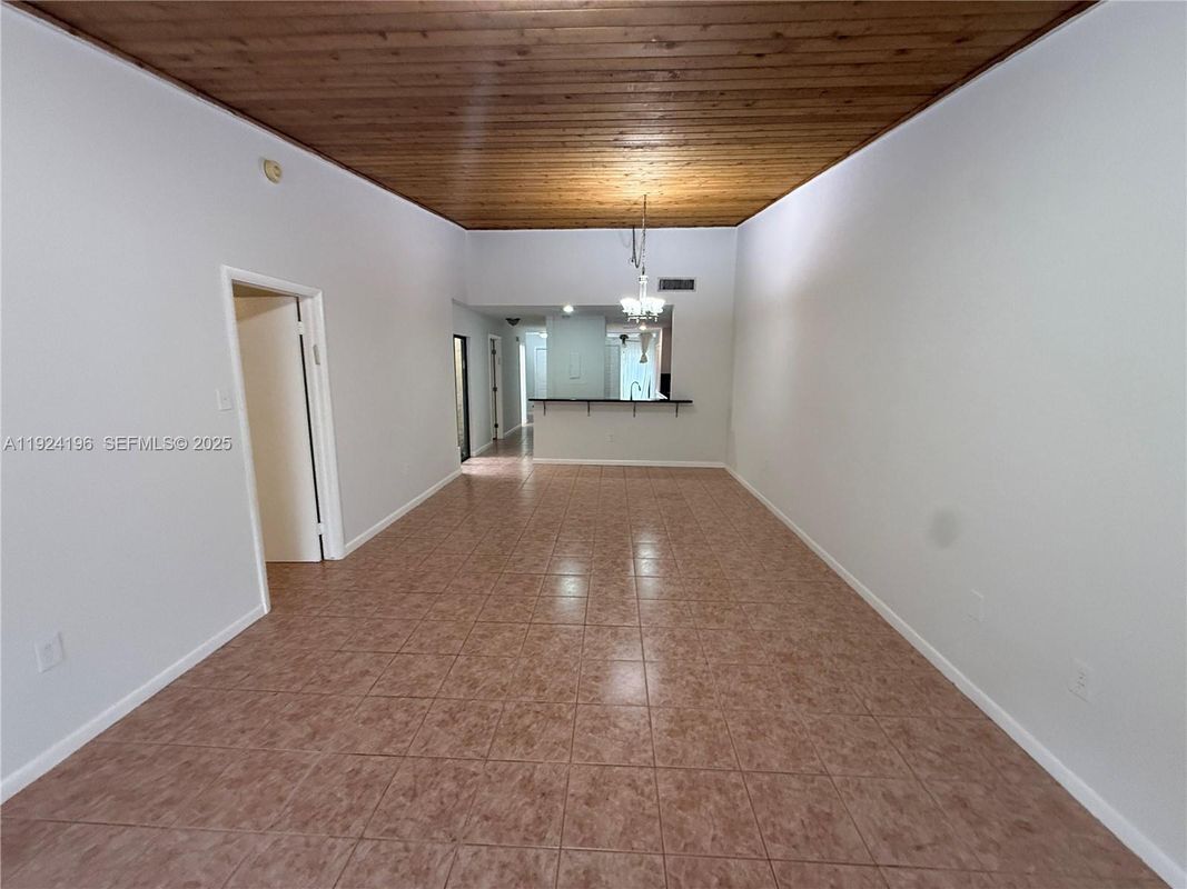Building Photo - 3325 Oak Dr