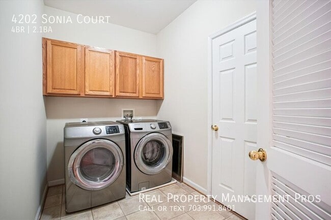 Building Photo - 4202 Sonia Ct