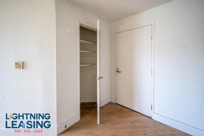 Building Photo - 886 Palm Ave