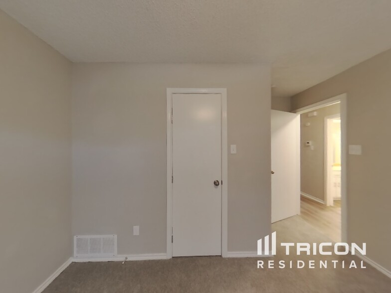 Building Photo - 622 Stoneybrook Dr