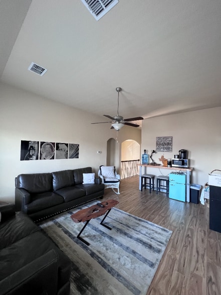 Building Photo - 820 Osage Dr