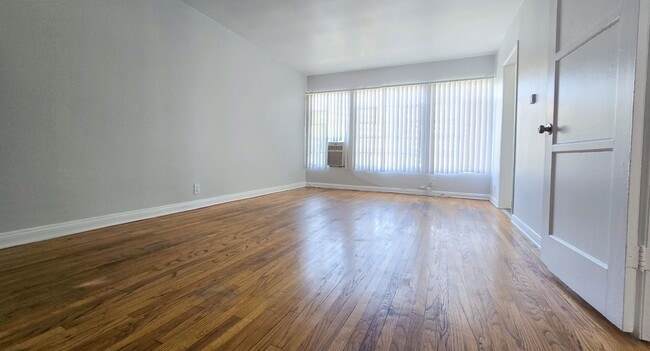 Interior Photo - 478 Landfair Ave