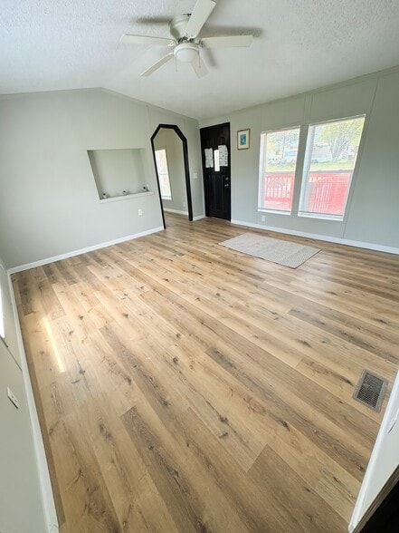 Building Photo - 2552 Smith Ave