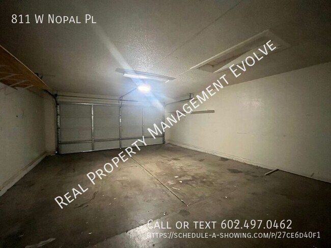 Building Photo - 811 W Nopal Pl
